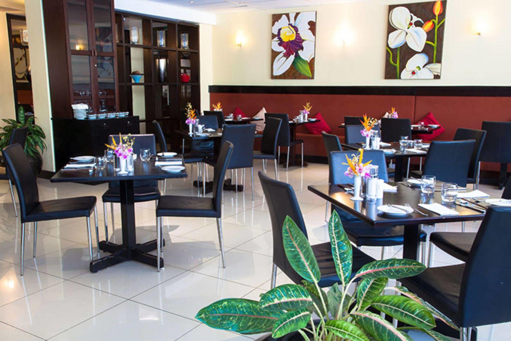 פורט מורסבי Gateway Hotel מראה חיצוני תמונה